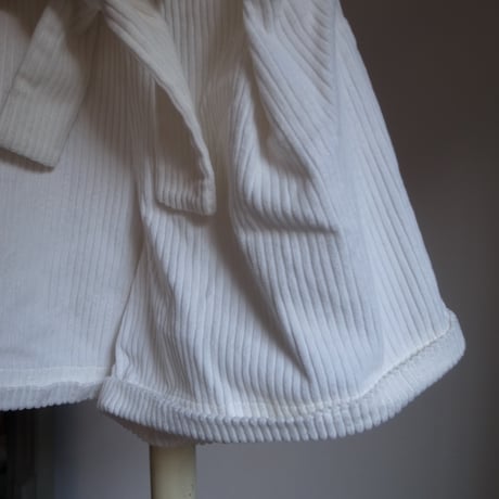 Corduroy short pants / white
