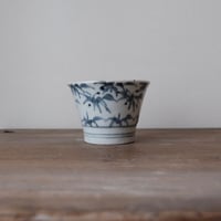 古伊万里 氷裂地紋に並び撫子図 蕎麦猪口 | 古物 鈍泥