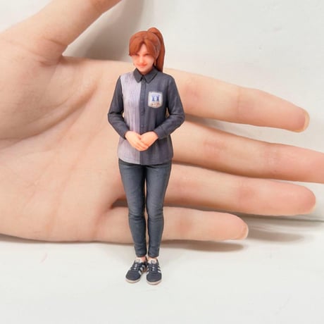 1/18 コンビニ店員L フィギュア　ドールハウスに　完成品　リアルフィギュア　ミニカーに　ジオラマに　ミニチュアイメージ　３D
