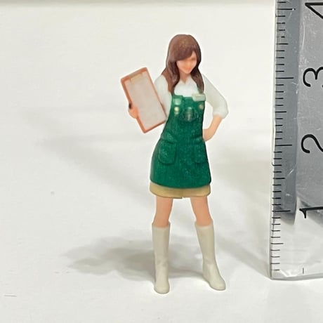 1/43 カフェ店員S フィギュア　1/64より大　ミニカー　ジオラマ　トミカに　スタバ風　スターバックス風　ミニチュア　リアルフィギュア　ミニチュアイメージ