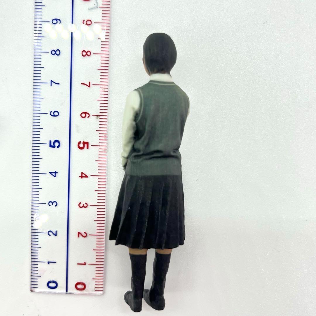 1/35 高校生男女　フィギュア2体　1/64より大　完成品　ミニチュア 完成品 1/12 OL フィギュア リアルフィギュア 1/64より大