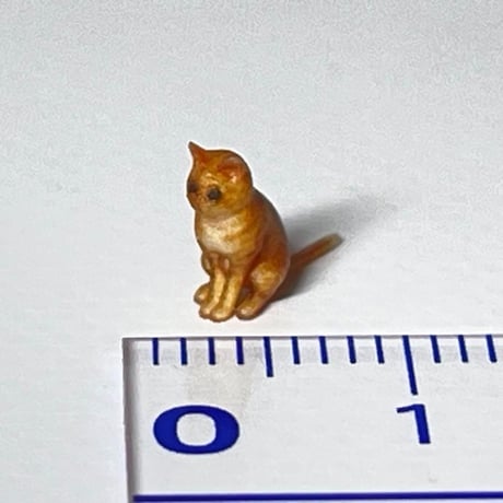 1/43 猫　茶トラ　ネコ　フィギュア　ミニカーに　1/64より大　ジオラマに