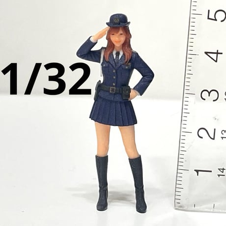 1/32 フィギュア　警官　敬礼　婦警　ミニカー　ジオラマ　1/64より大　3D