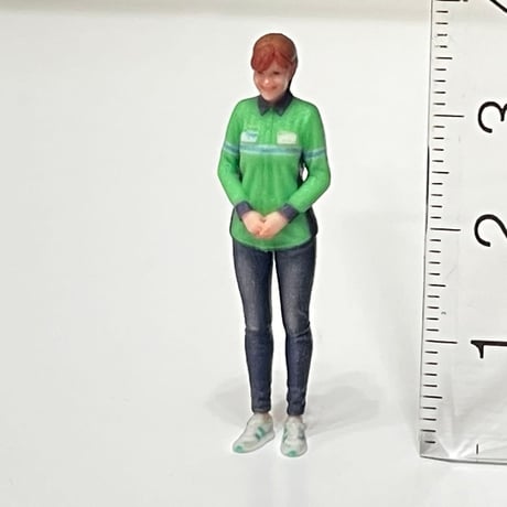 1/43 コンビニ店員F2 フィギュア　ファミマ風　リアルフィギュア　ミニチュア　完成品　３Dフィギュア　ミニカー　ジオラマ