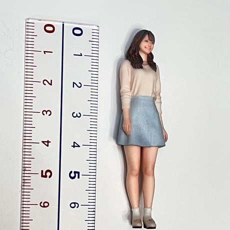 1/24 可愛いお姉さん　フィギュア　ミニカーに　リアルフィギュア　完成品　ドールハウスに　ミニチュア