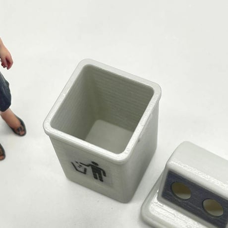 1/18 空き缶入れ　ミニチュア　フィギュアに　　1/64より大  完成品　ドールハウスに　ミニチュアイメージ　ジオラマ