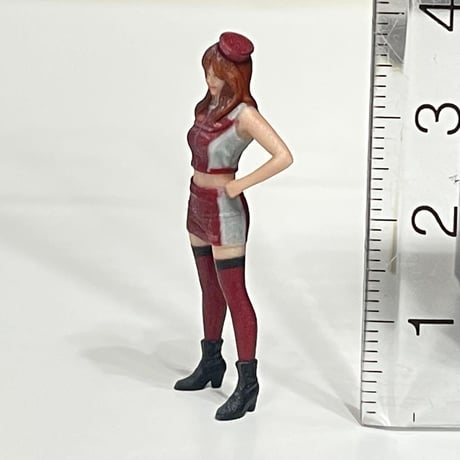 1/43 フィギュア　レースクイーン　ミニチュア　1/64より大　ミニカーに