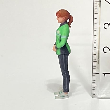 1/43 コンビニ店員F2 フィギュア　ファミマ風　リアルフィギュア　ミニチュア　完成品　３Dフィギュア　ミニカー　ジオラマ