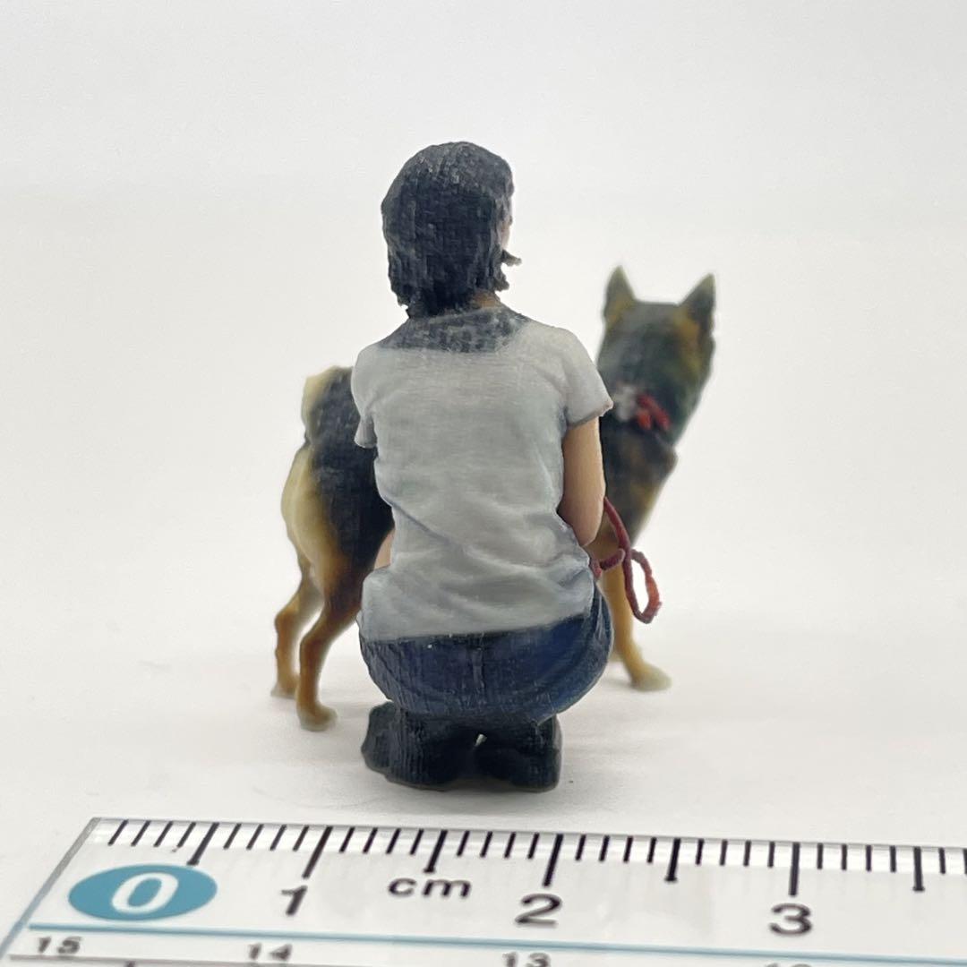 1/35 犬とお姉さん　フィギュア　ミニカーに　1/64より大　ミニチュア 1/32 犬と女の子 フィギュア ミニチュア リアルフィギュア ミニカーに