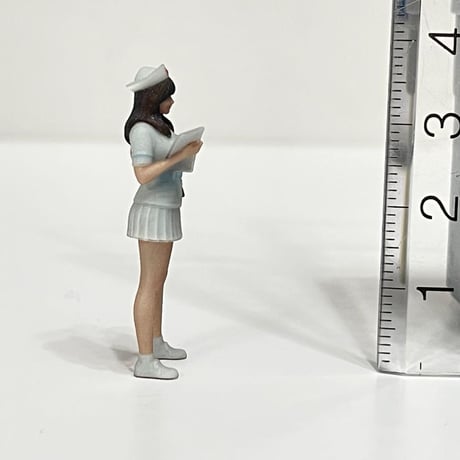 1/43 フィギュア　ナース　お姉さん　1/64より大　ミニカー　ジオラマに