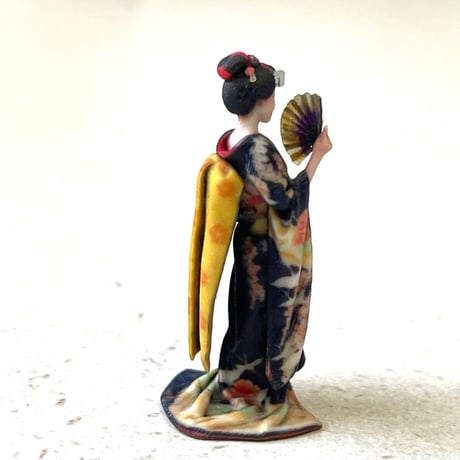 完成品　1/43  舞妓さん　フィギュア　ミニカーに　リアルフィギュア　　ミニチュア