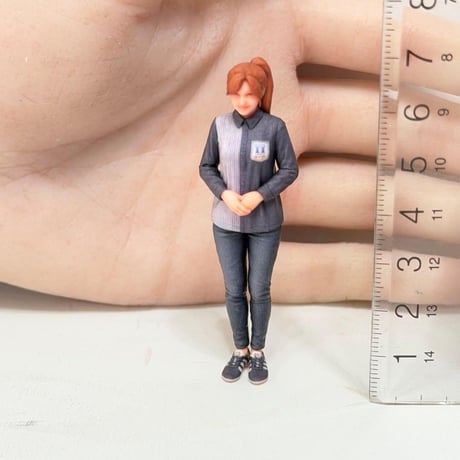 1/24 コンビニ店員L フィギュア　ミニチュア　ドールハウスに　リアルフィギュア　ミニチュアイメージ