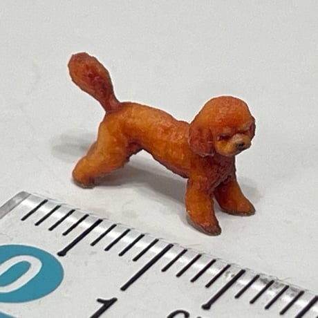 1/43 トイプードル　犬　フィギュア　ミニチュア　1/64より大　ミニカーに