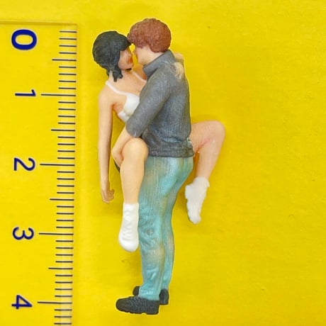 1/43 カップル　フィギュア　ミニチュア　リアルフィギュア　ミニチュアイメージ　ジオラマに