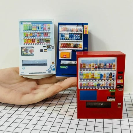 1/24 自販機3台　フィギュアに　ジオラマに　ジオラマ　ドールハウスに