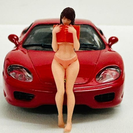 1/43 オーシャンコスモス　読書　フィギュア　ミニカーに　リアルフィギュア