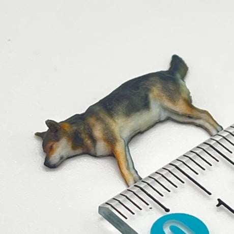 1/43 犬　寝そべり　フィギュア　ミニカー　ジオラマに　1/64より大