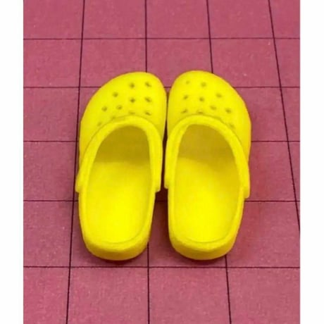 ミニチュア★クロックス風サンダル黄色★リカちゃんに★ブライスに★momokoに
