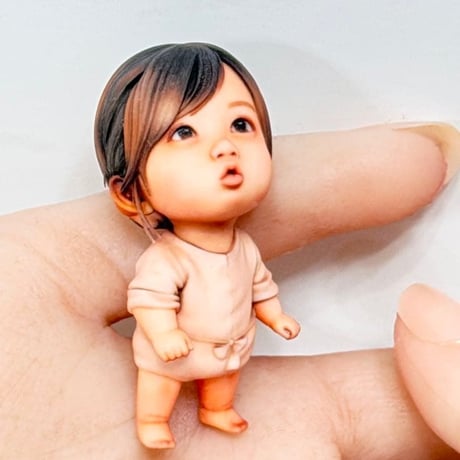 赤ちゃんフィギュア ミニチュア　AIフィギュアから　フィギュア　1/64より大　ミニチュアイメージ　ドールハウスに　完成品
