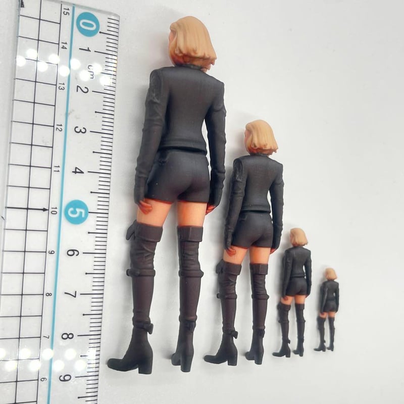 1/43 フィギュア　30体　完成品　ミニカーに　1/64より大 1/43 フィギュア 完成品 AIフィギュア ミニカーに 1/64より大