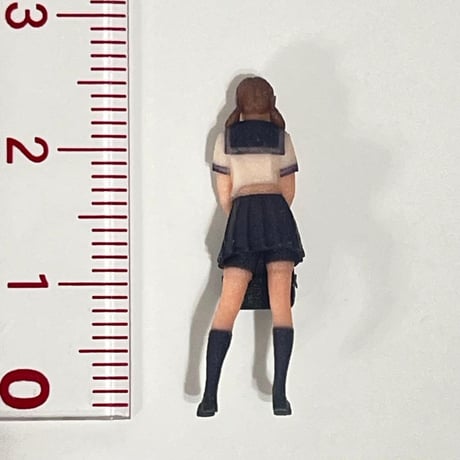 1/64 フィギュア　セーラー服　おさげ　カバン　ミニカー　ジオラマ　トミカに