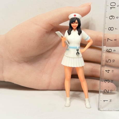 1/18 ナース　フィギュア　ミニカーに　ドールハウスに　リアルフィギュア　ミニチュアイメージ　完成品