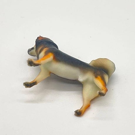 3cm ミニチュア　犬　フィギュア　1/64より大　ドールハウスに　完成品