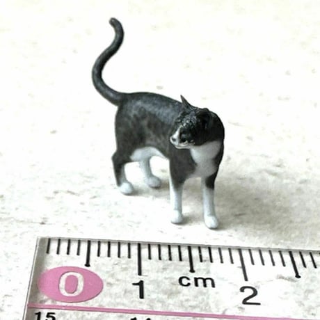 完成品　1/24 猫　ネコ　フィギュア　ミニチュア　1/64より大　ミニカーに