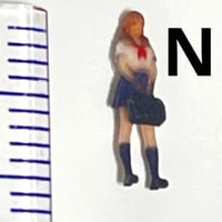 Nゲージ　1/150 フィギュア　セーラー服　おさげカバン　1/64より小