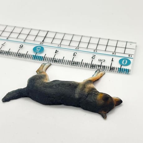 1/18 犬　寝そべり　PON-02 フィギュア　ドールハウスに　1/64より大