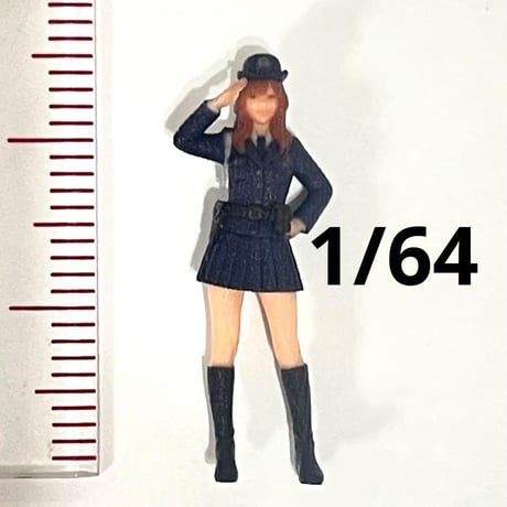 1/64 フィギュア　警官　敬礼　ミニカー　トミカ　ジオラマ　ミニチュア