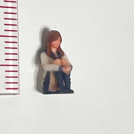 1/64 体育座り　フィギュア　JK ミニチュア　女子高生　ミニカー　トミカに
