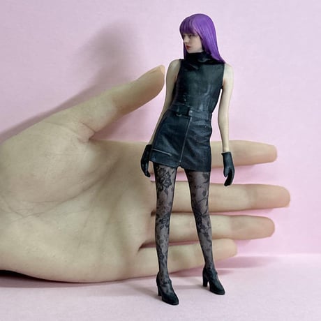 1/12 R4 フィギュア　完成品　ドールハウスに　ミニカーに　リアルフィギュア