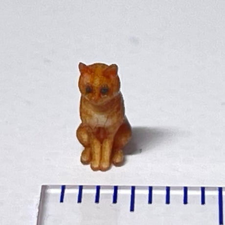 1/43 猫　茶トラ　ネコ　フィギュア　ミニカーに　1/64より大　ジオラマに