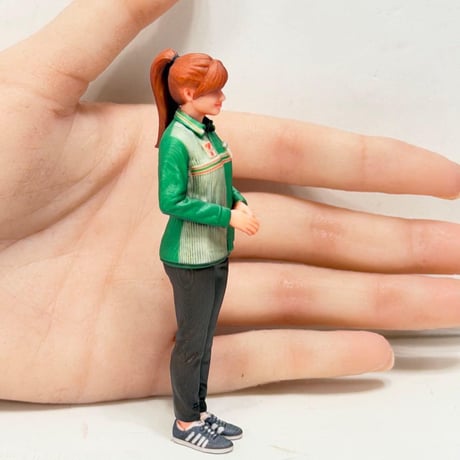 1/18 コンビニ店員S フィギュア　ドールハウスに　リアルフィギュア　完成品