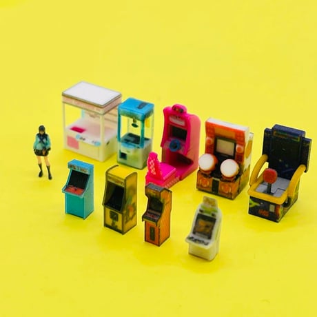 Nゲージ　ゲーム機9台　ミニチュア　フィギュアに　1/64より小 鉄道模型　ジオラマ　レイアウト　ミニチュアイメージ　住宅模型　３D　ゲーセン　ゲームセンター　ゲーム筐体