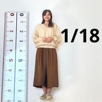 1/18 フィギュア　ミニチュアイメージお姉さん　ミニカーに　1/64より大
