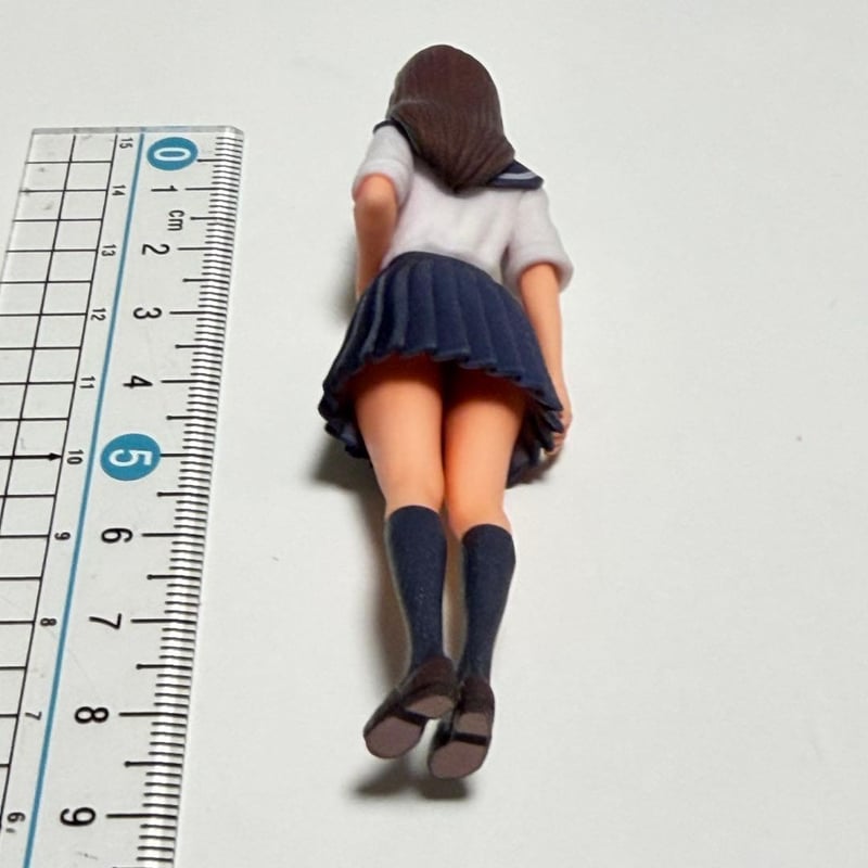 1/18 女子高生 フィギュア セーラー服 1/64より大 ミニカーに 完成品