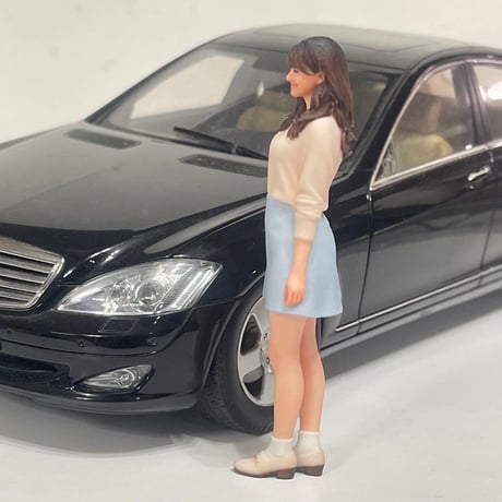1/18 可愛いお姉さん　フィギュア　完成品　ミニカーに　1/64より大
