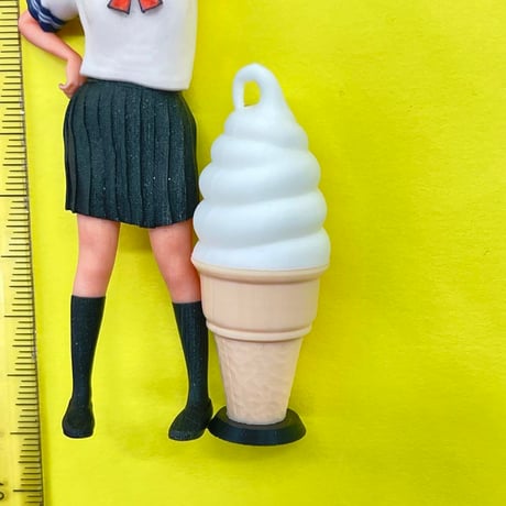 1/18 ソフトクリーム看板　ミニチュア　フィギュアに　ドールハウスに　ミニチュアイメージ　キッチンカーに