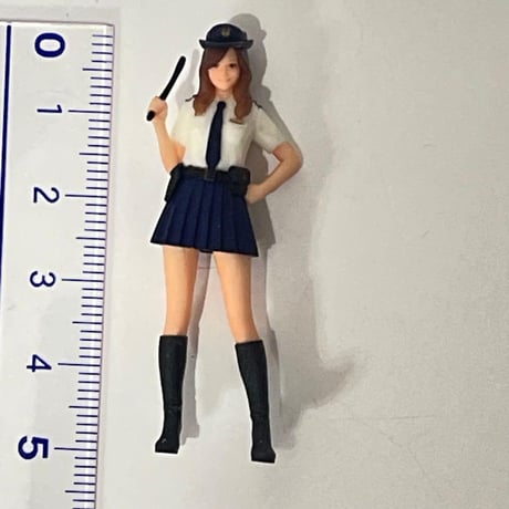 1/32 婦警　フィギュア　警官　半袖　警棒　ミニカー　ジオラマ　1/64より大