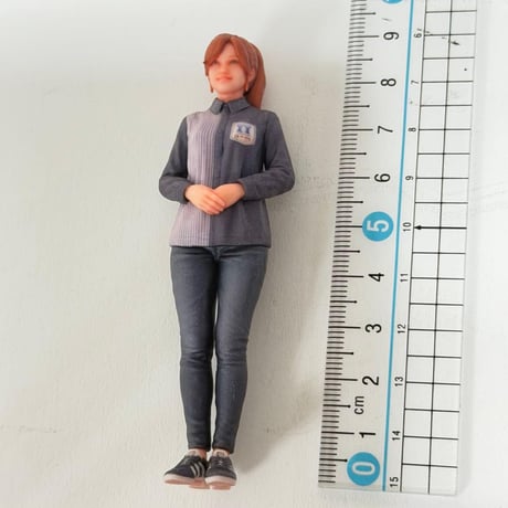 1/18 コンビニ店員L フィギュア　ドールハウスに　完成品　リアルフィギュア　ミニカーに　ジオラマに　ミニチュアイメージ　３D