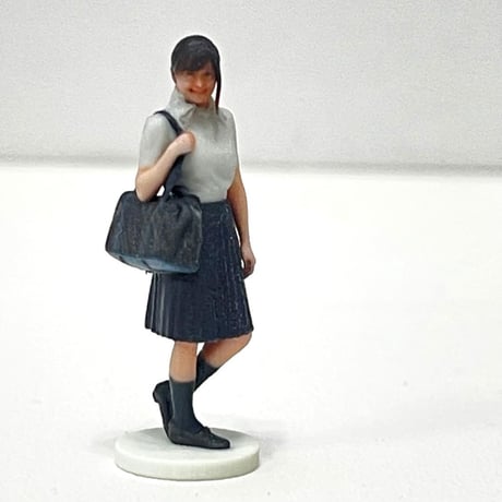 1/48 台付　3DA-X-PT-007 女子高生　フィギュア　ジオラマ ミニチュアイメージ　リアルフィギュア　完成品　住宅模型