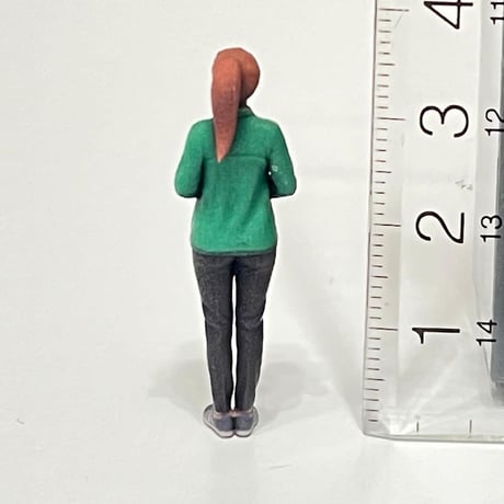 1/43 コンビニ店員S フィギュア　セブンイレブン風　リアルフィギュア　ミニチュア　ミニカージオラマに　ミニチュアイメージ　３Dフィギュア　完成品　ミニカー　ジオラマ　トミカ