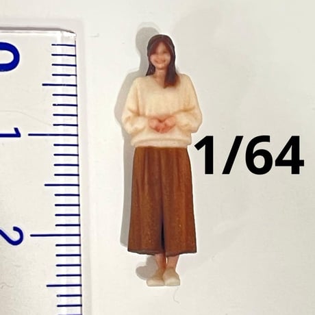 1/64 フィギュア　ミニチュアイメージお姉さん　ミニカーに　ジオラマに