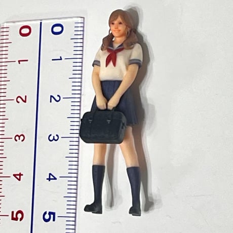 1/32 フィギュア　JK セーラー服　おさげ　カバン　ミニカー　1/64より大