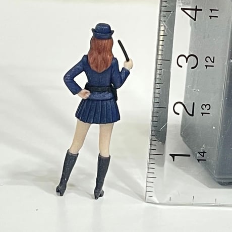 1/43 警官　婦警　フィギュア　1/64よりおおきい　ミニカーに　ジオラマ