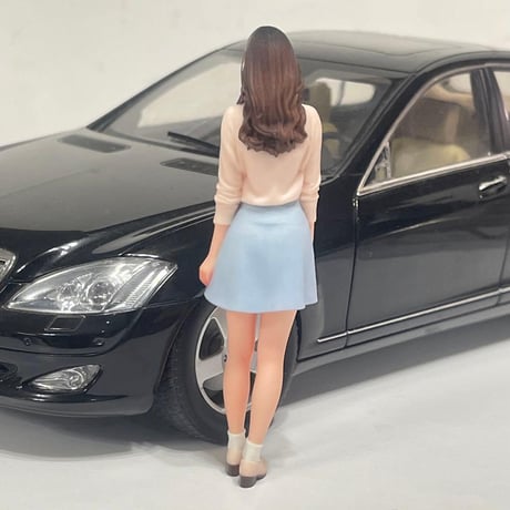 1/18 可愛いお姉さん　フィギュア　完成品　ミニカーに　1/64より大　ミニチュアイメージ　リアルフィギュア　ドールハウスに　完成品