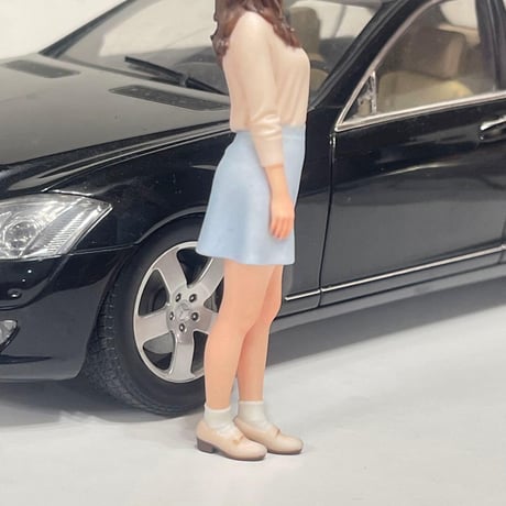 1/18 可愛いお姉さん　フィギュア　完成品　ミニカーに　1/64より大