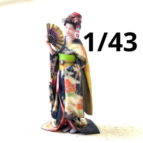 完成品　1/43  舞妓さん　フィギュア　ミニカーに　リアルフィギュア　　ミニチュア